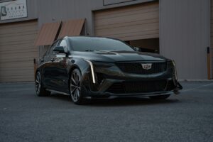 samochód z odnowioną powłoką ceramiczną