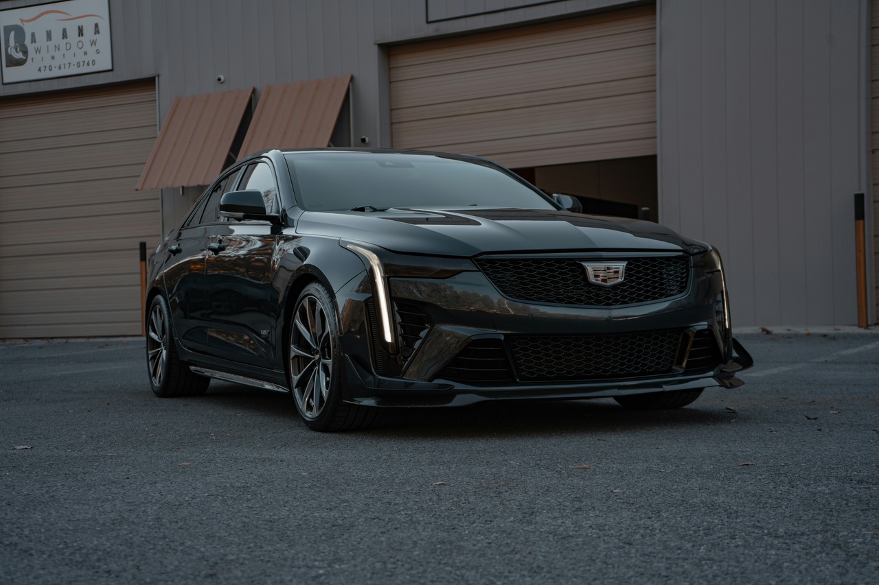 samochód z odnowioną powłoką ceramiczną